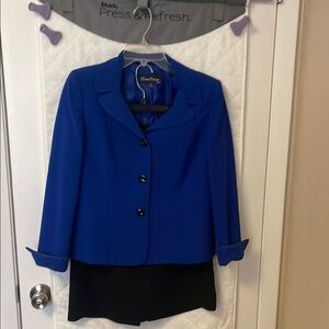 Evan Picone Blue Blazer with Notched Lapel and Textured Finish